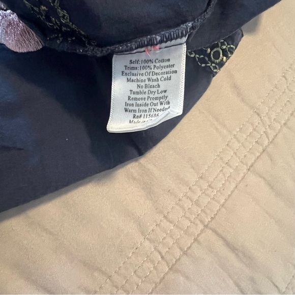 3J Workshop Johnny Was Navy Shirt with Pink Stitching Floral Embroidered Boho - Picture 7 of 8